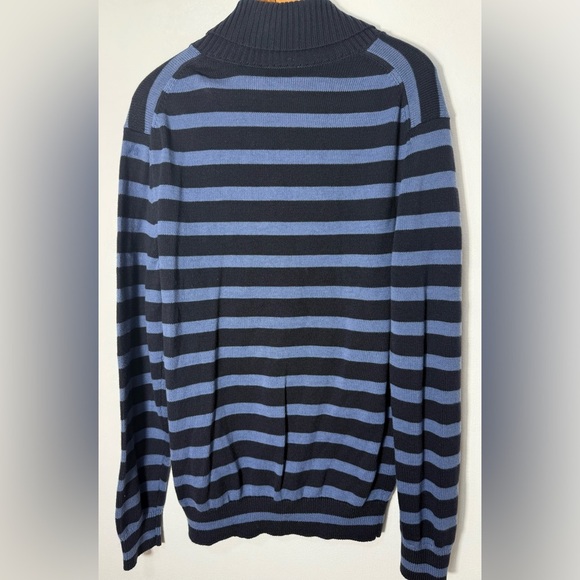 GAP Men's V-Neck Sweater in Blue and Black Stripes - Picture 2 of 4